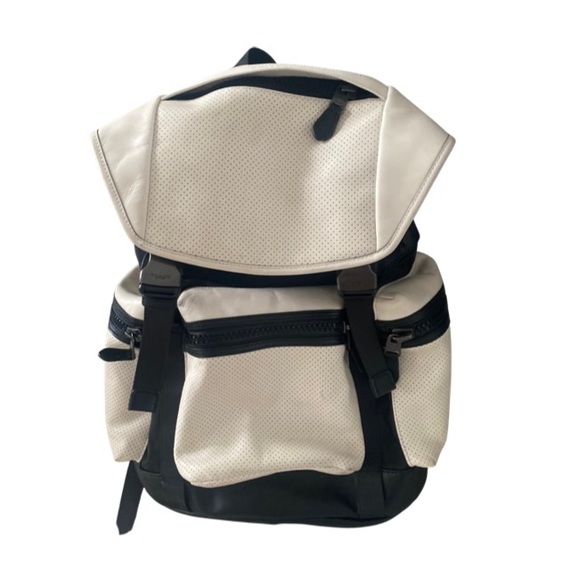 Coach Terrain backpack - Authentic. Pre owned like new - Picture 5 of 8